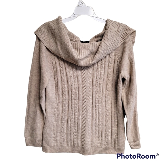 Soho NY&C Off-The-Shoulder Bow Back Oatmeal Cable knit Sweater Size Medium - Picture 2 of 10